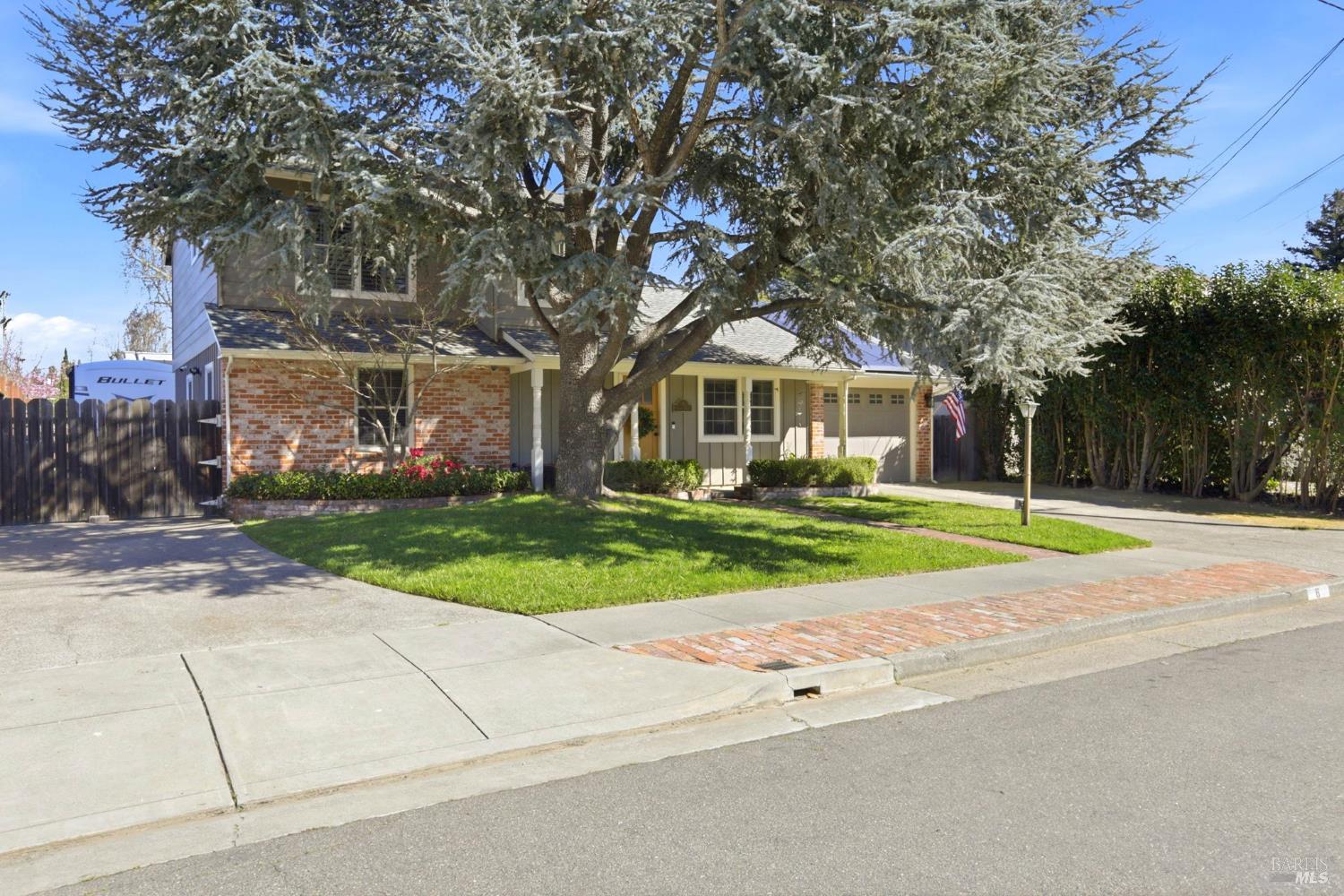 Detail Gallery Image 4 of 62 For 6 Gothic Dr, Novato,  CA 94947 - 4 Beds | 3/1 Baths