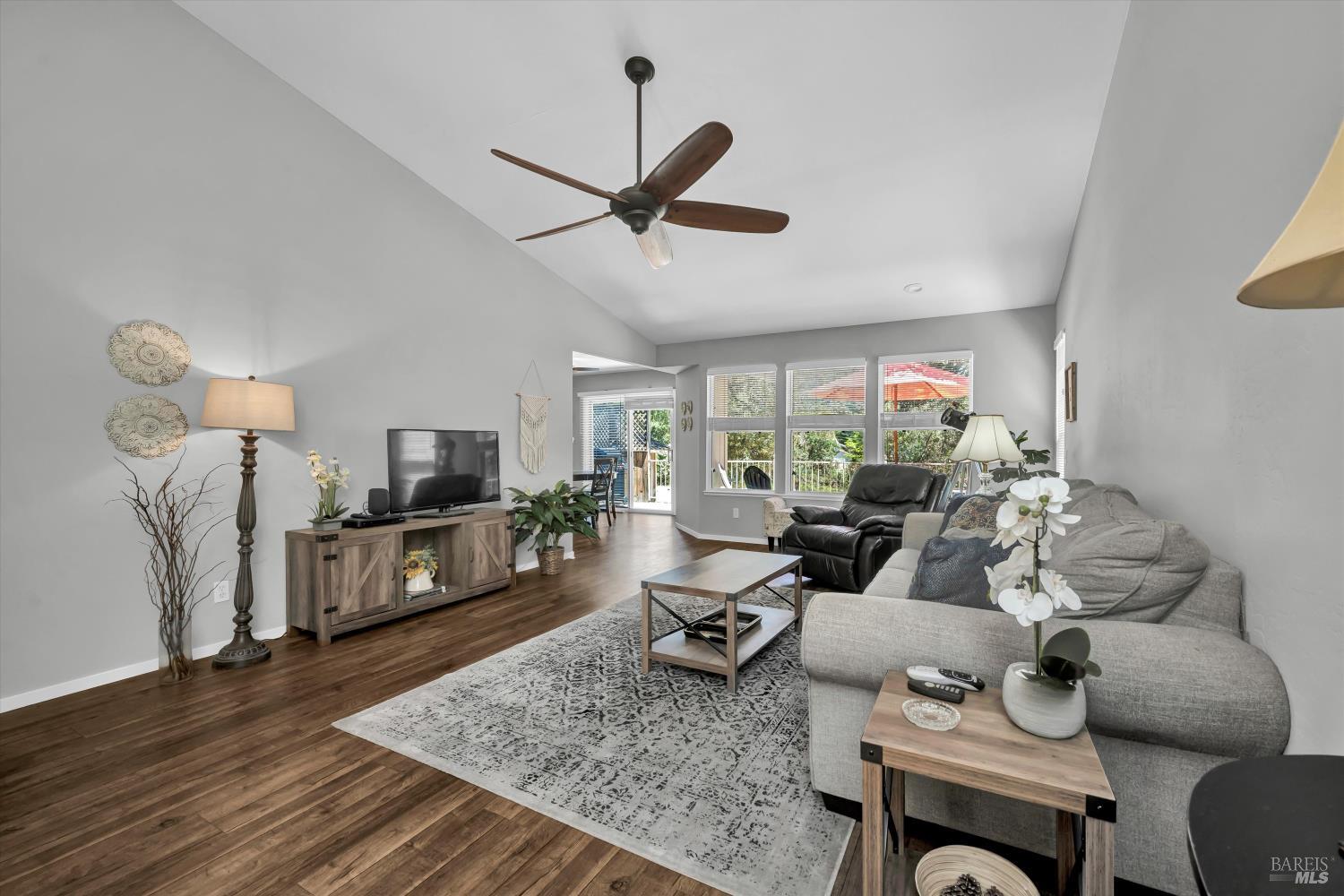 Detail Gallery Image 8 of 30 For 18278 N Shore Dr, Hidden Valley Lake,  CA 95467 - 3 Beds | 2 Baths