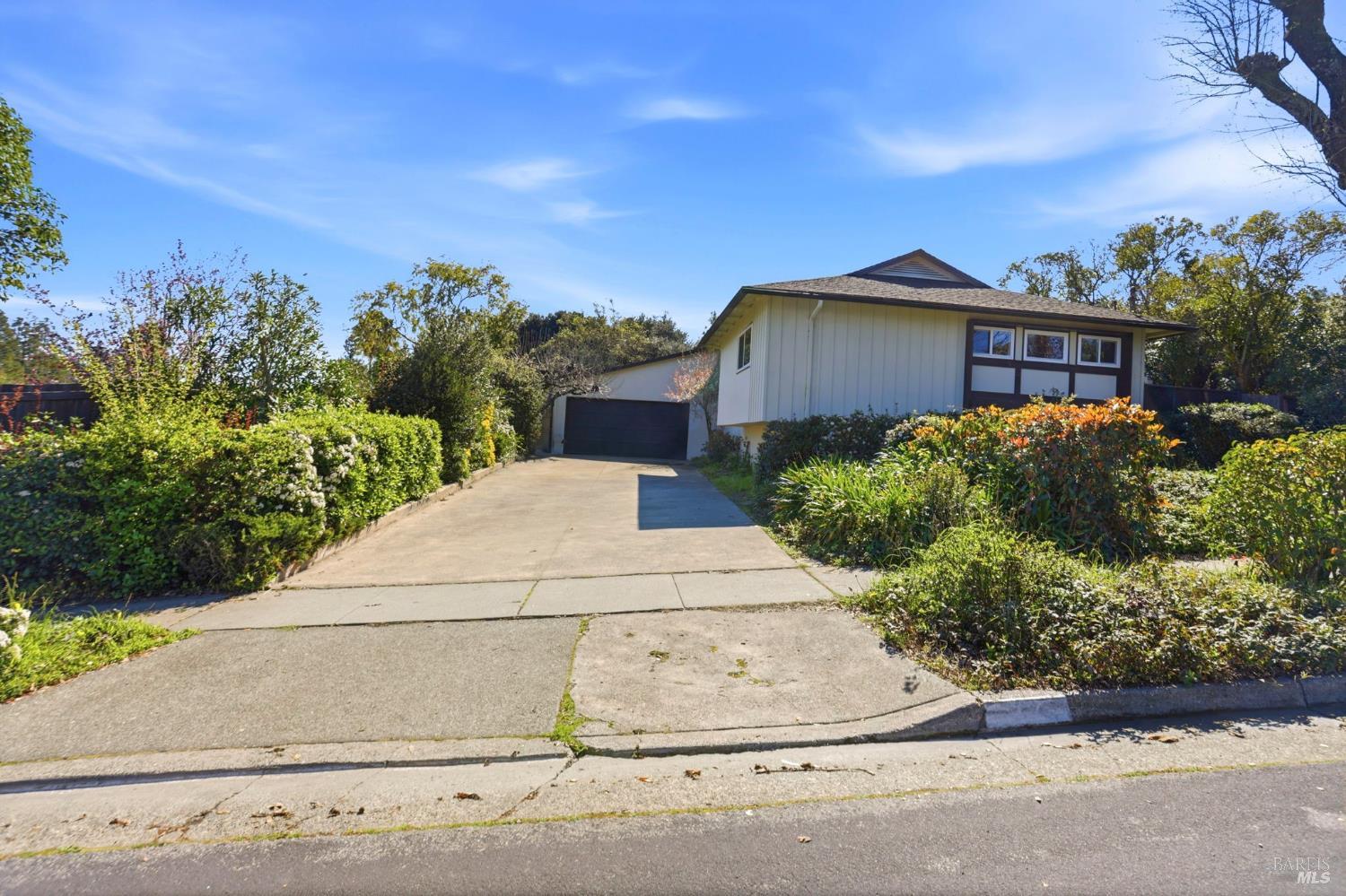Detail Gallery Image 2 of 40 For 15 Alameda De La Loma Unkn, Novato,  CA 94949 - 3 Beds | 2/1 Baths
