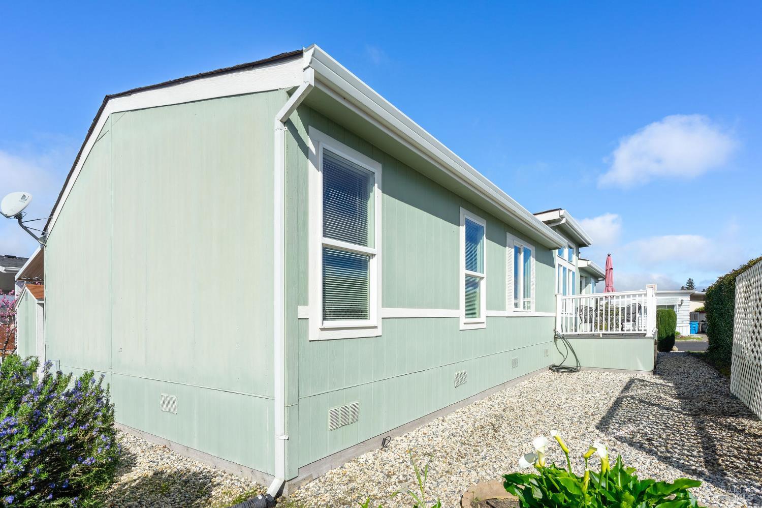 Detail Gallery Image 13 of 62 For 32 Yorkshire Dr, Santa Rosa,  CA 95401 - 3 Beds | 2 Baths