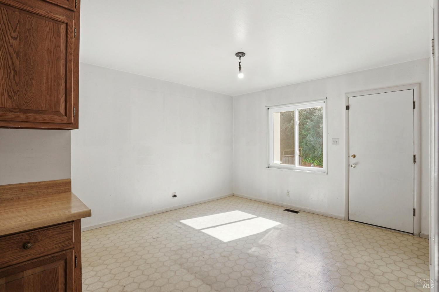 Detail Gallery Image 16 of 40 For 15 Alameda De La Loma Unkn, Novato,  CA 94949 - 3 Beds | 2/1 Baths