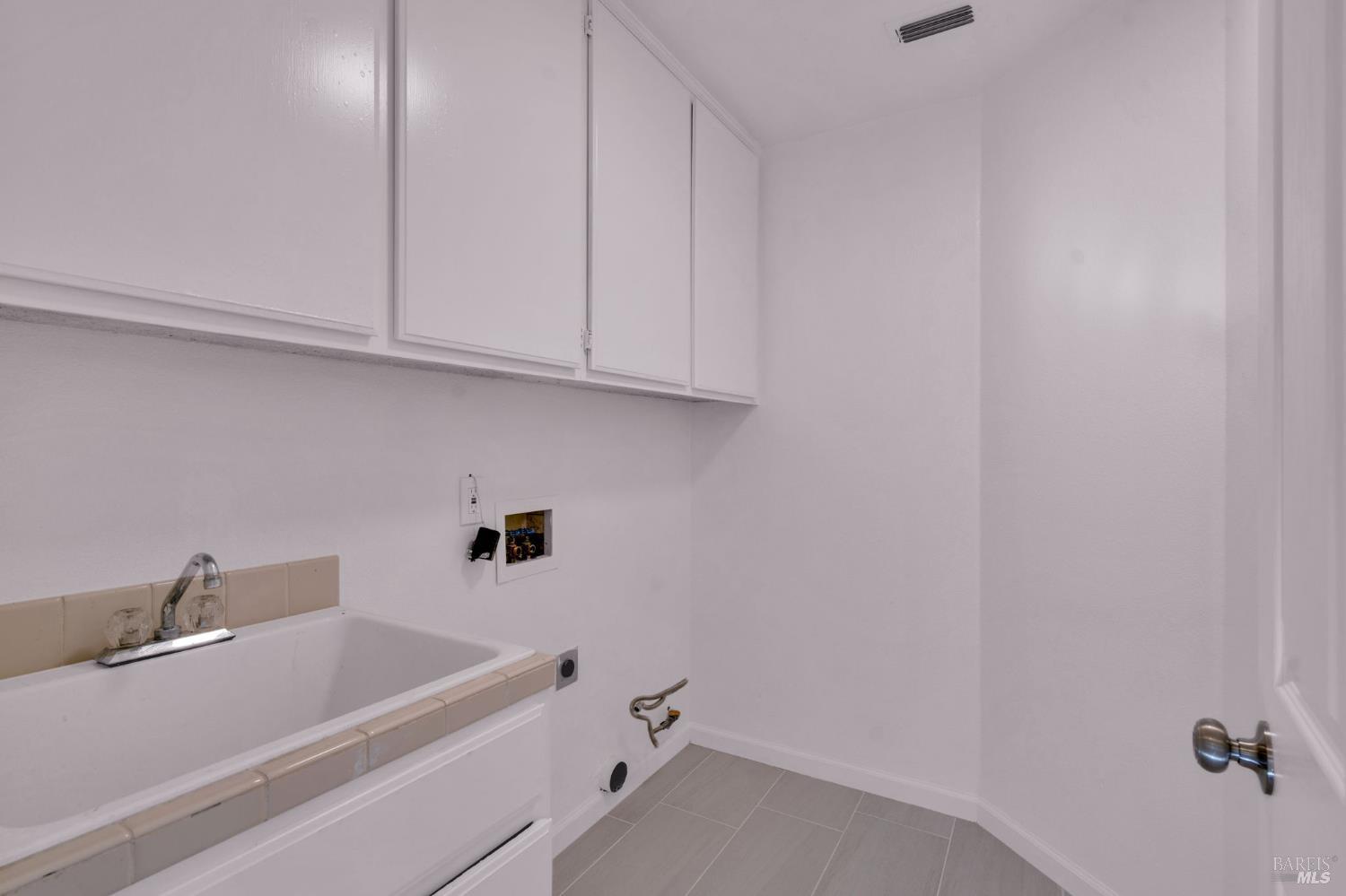 Detail Gallery Image 35 of 61 For 1014 Sandhurst Dr, Vallejo,  CA 94591 - 4 Beds | 3 Baths