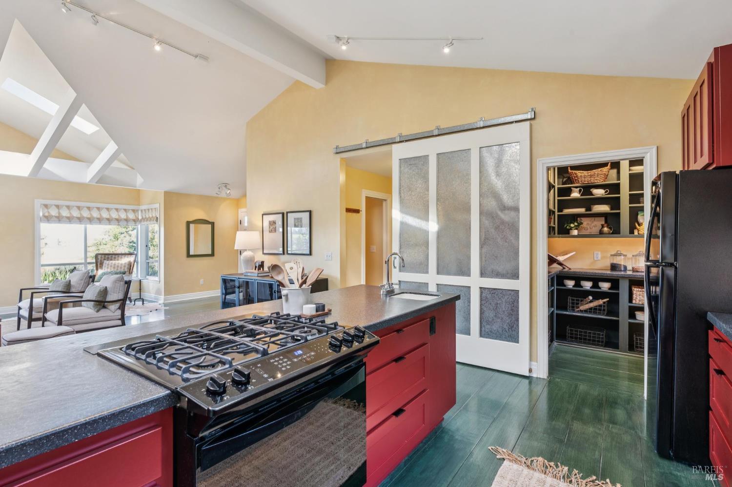 Detail Gallery Image 32 of 92 For 5855 Bodega Ave, Petaluma,  CA 94952 - 3 Beds | 2/1 Baths