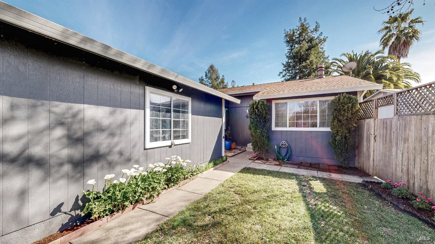 Detail Gallery Image 11 of 93 For 2400 Copperfield Dr, Santa Rosa,  CA 95401 - 3 Beds | 2 Baths