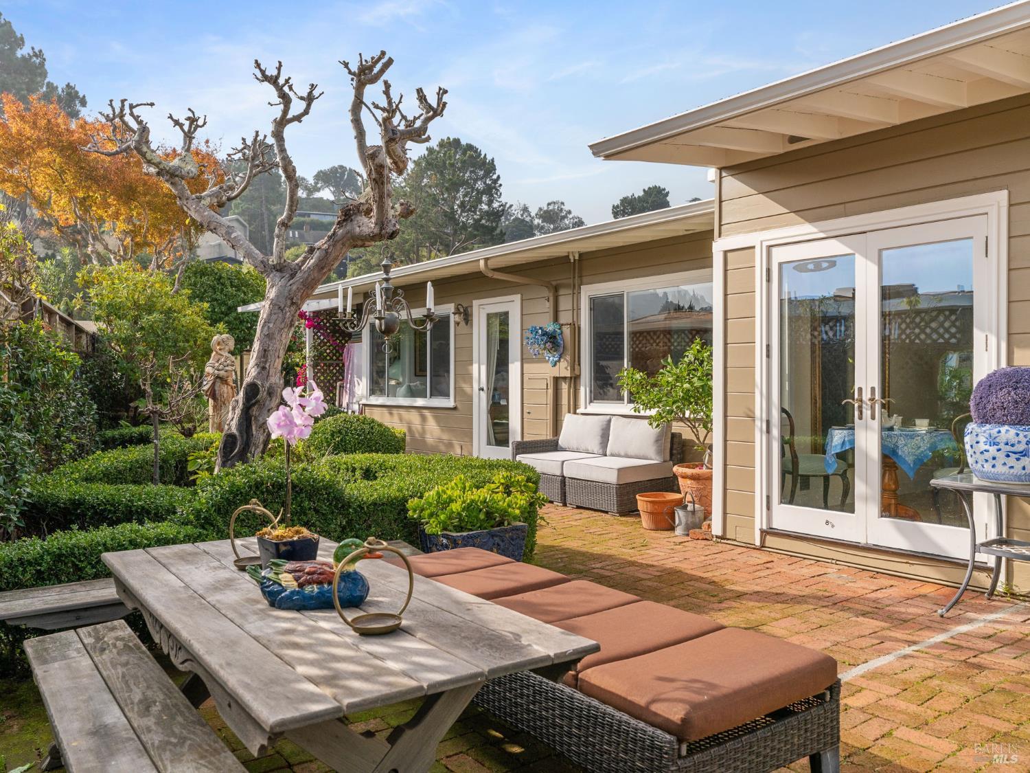 Detail Gallery Image 11 of 19 For 216 San Rafael Ave, Belvedere,  CA 94920 - 3 Beds | 2 Baths