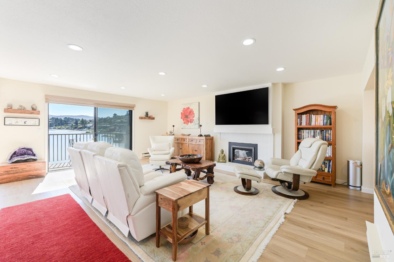 Detail Gallery Image 5 of 23 For 4 Greenwood Cv #F,  Tiburon,  CA 94920 - 2 Beds | 2 Baths