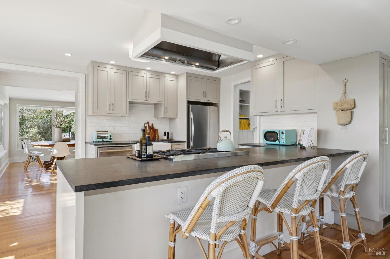 Detail Gallery Image 15 of 64 For 40 Laurel Ave, Stinson Beach,  CA 94970 - 4 Beds | 3 Baths