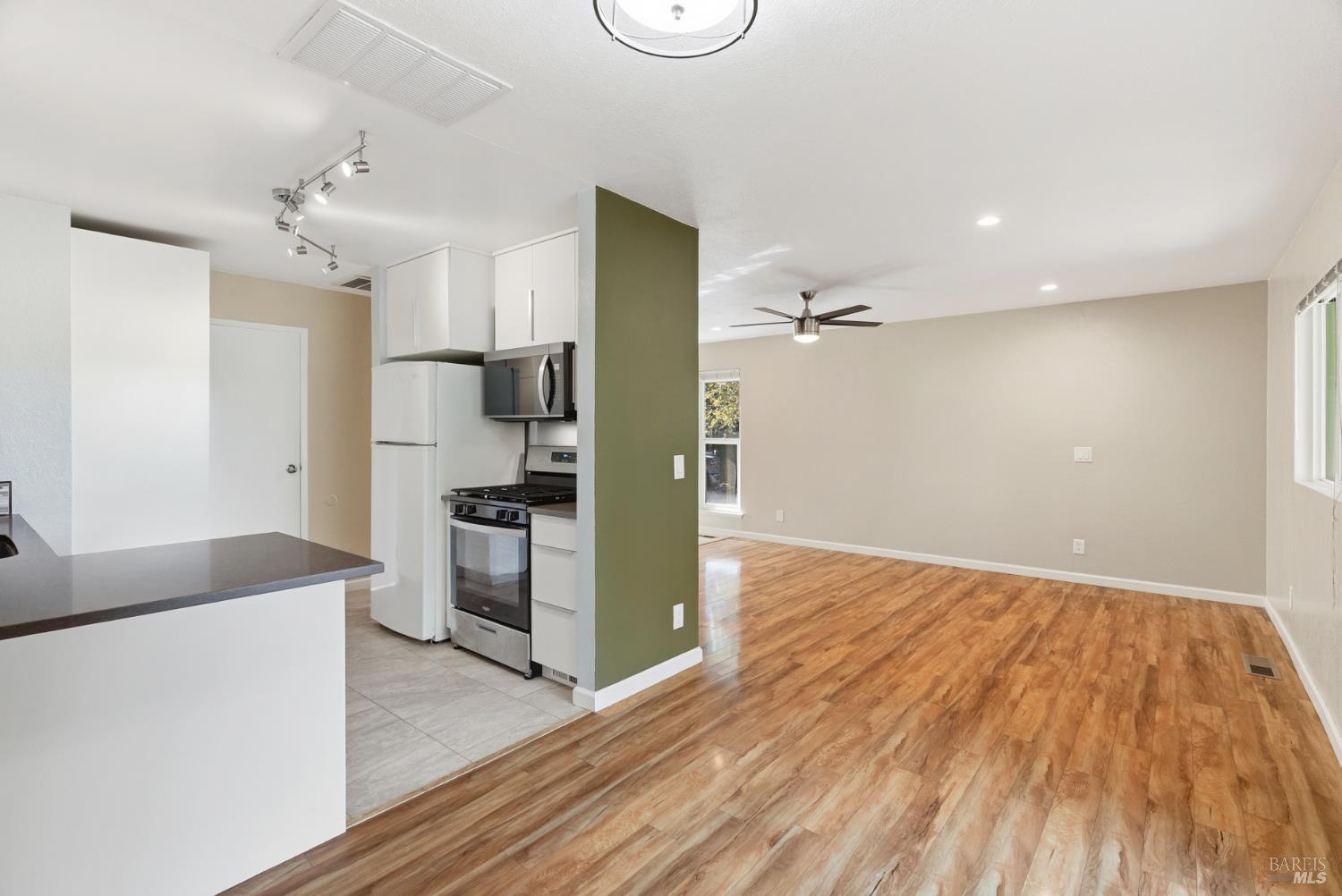 Detail Gallery Image 11 of 39 For 790 Hudis Dr, Rohnert Park,  CA 94928 - 2 Beds | 1/1 Baths