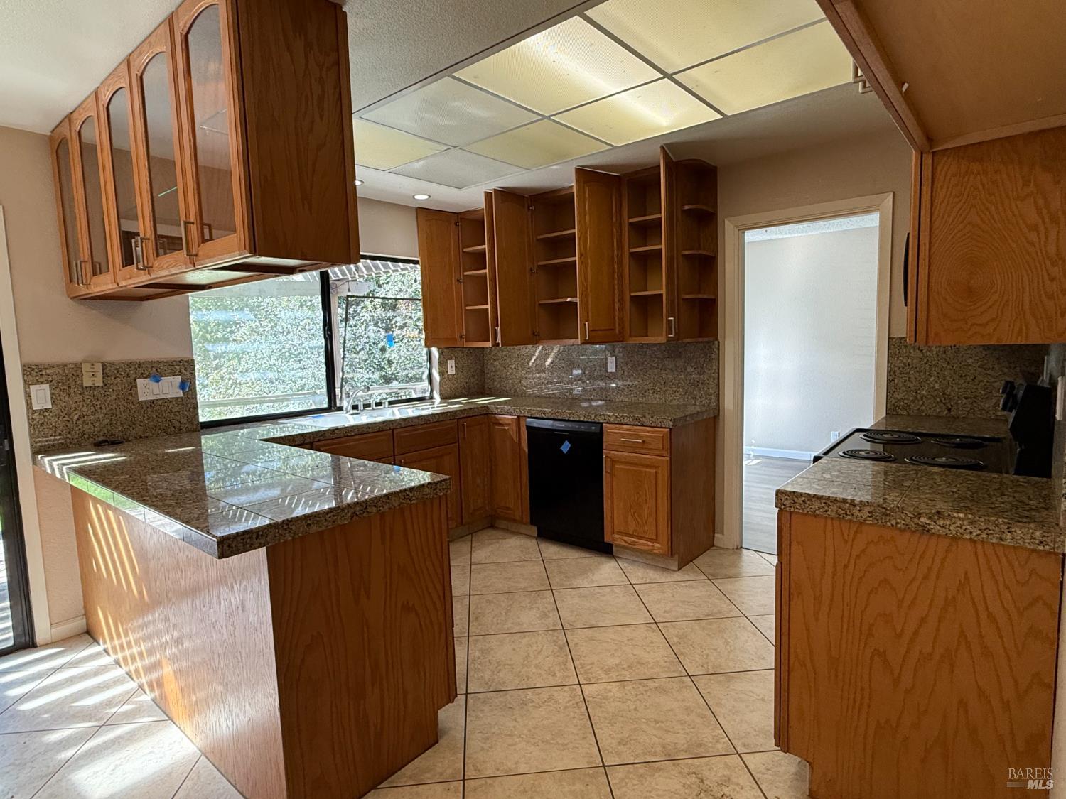 Detail Gallery Image 13 of 31 For 497 Americano Way, Fairfield,  CA 94533 - 4 Beds | 2/1 Baths