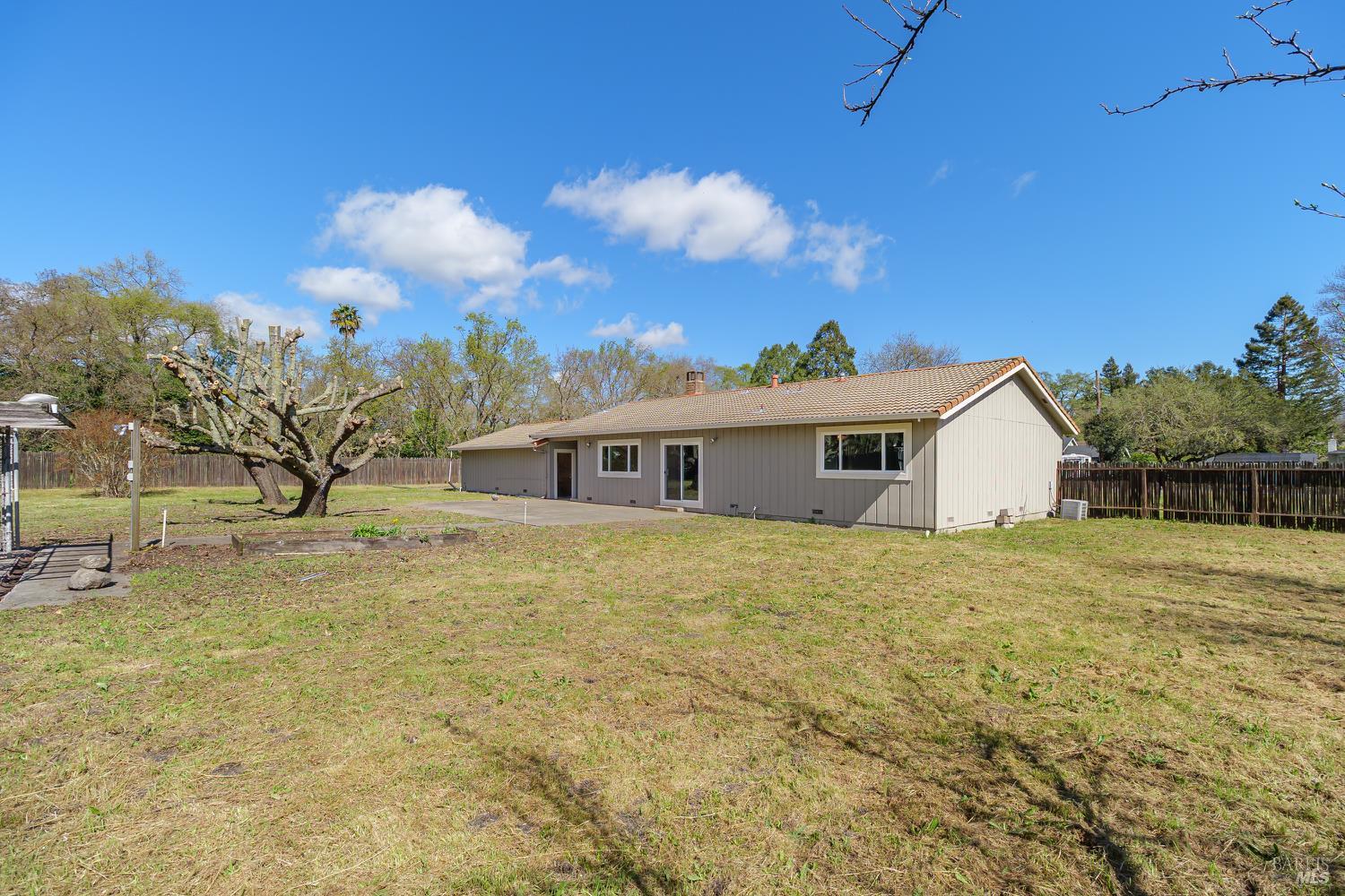 Detail Gallery Image 8 of 39 For 19360 Linden St, Sonoma,  CA 95476 - 3 Beds | 2 Baths
