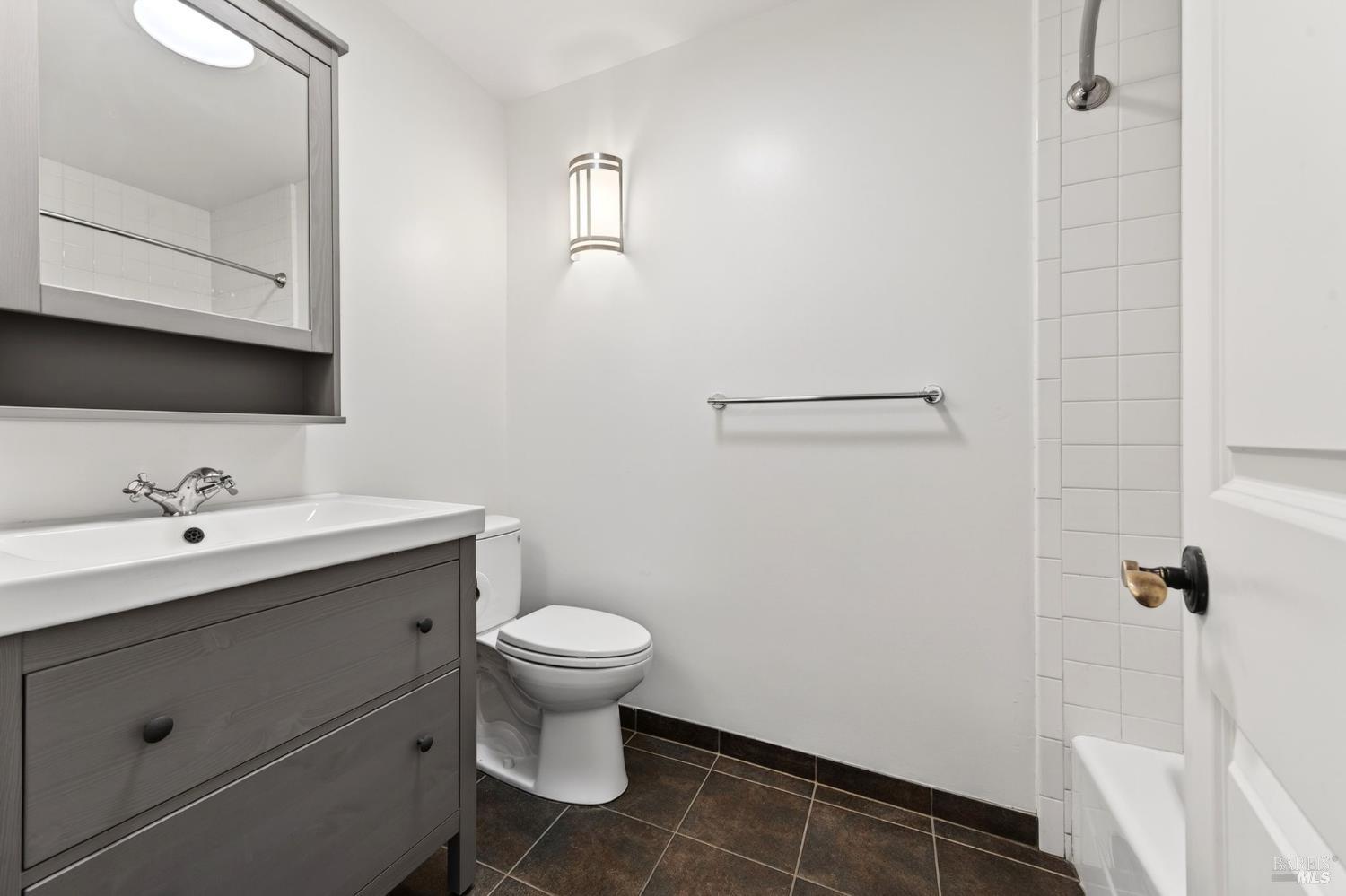 Detail Gallery Image 11 of 27 For 105 Hooker Ave, Sonoma,  CA 95476 - 4 Beds | 2 Baths