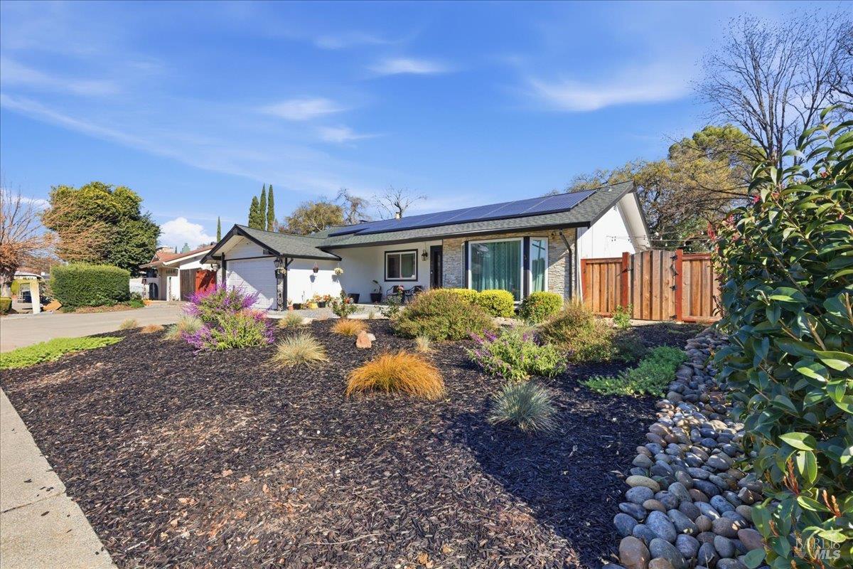 Detail Gallery Image 5 of 46 For 451 Alamo Dr, Vacaville,  CA 95688 - 4 Beds | 2 Baths