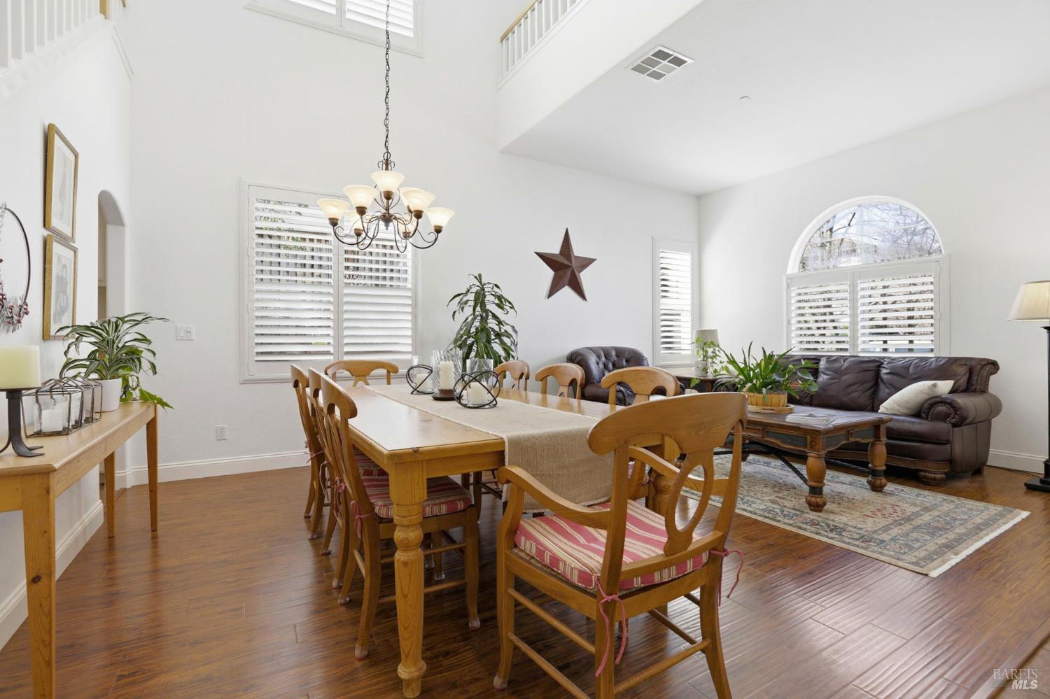 Detail Gallery Image 13 of 40 For 26 Waterbury Ln, Novato,  CA 94949 - 4 Beds | 2/1 Baths