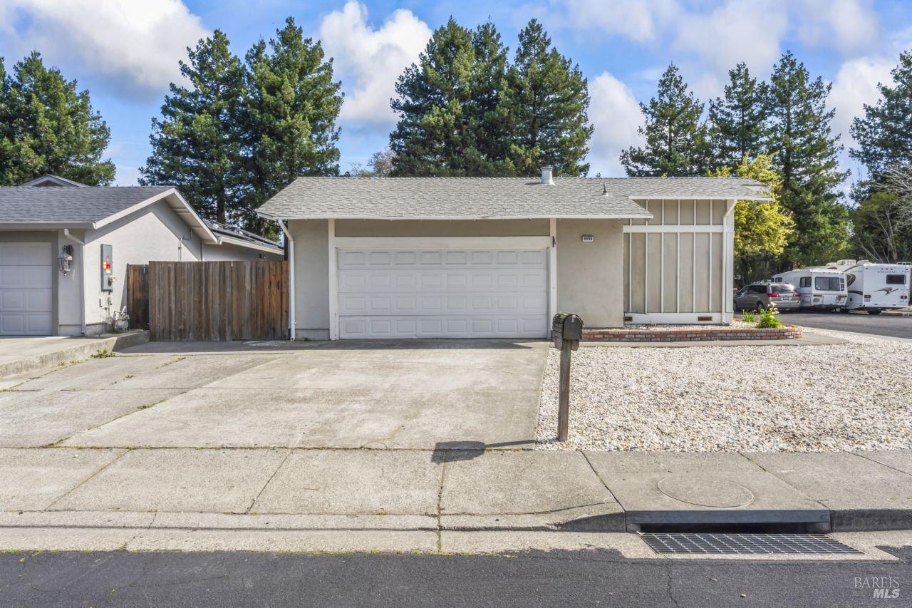 Detail Gallery Image 5 of 38 For 6498 Jacaranda St, Rohnert Park,  CA 94928 - 4 Beds | 2 Baths