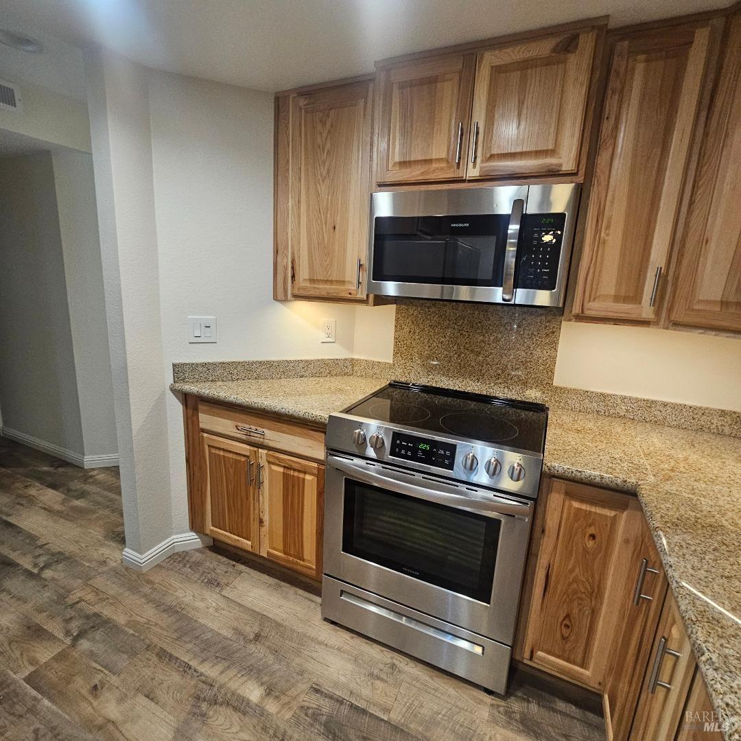 Detail Gallery Image 4 of 20 For 487 Mission Blvd, Santa Rosa,  CA 95409 - 2 Beds | 2 Baths