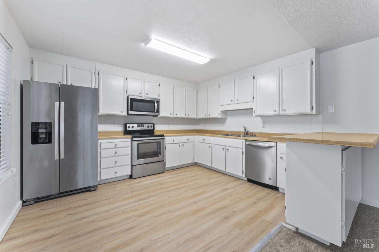 Detail Gallery Image 19 of 38 For 6498 Jacaranda St, Rohnert Park,  CA 94928 - 4 Beds | 2 Baths