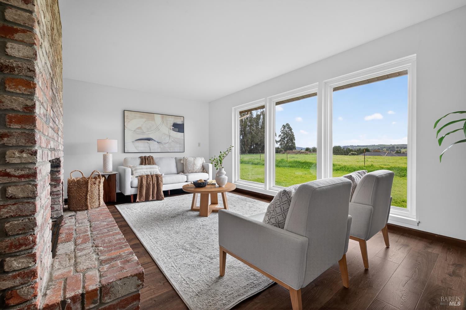 Detail Gallery Image 8 of 70 For 101 Mcbrown Rd, Petaluma,  CA 94952 - 4 Beds | 2/1 Baths