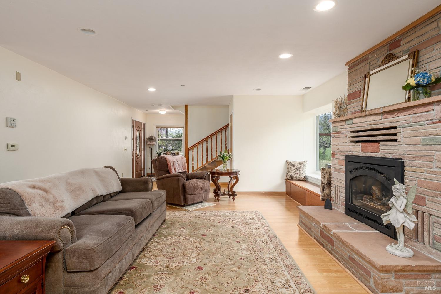 Detail Gallery Image 8 of 27 For 3200 Road J Unkn, Redwood Valley,  CA 95470 - 4 Beds | 3/1 Baths