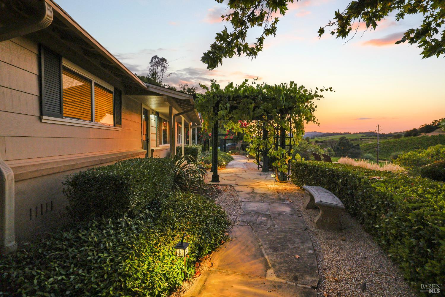 Detail Gallery Image 6 of 59 For 1389 Canyon Rd, Geyserville,  CA 95441 - 3 Beds | 2 Baths