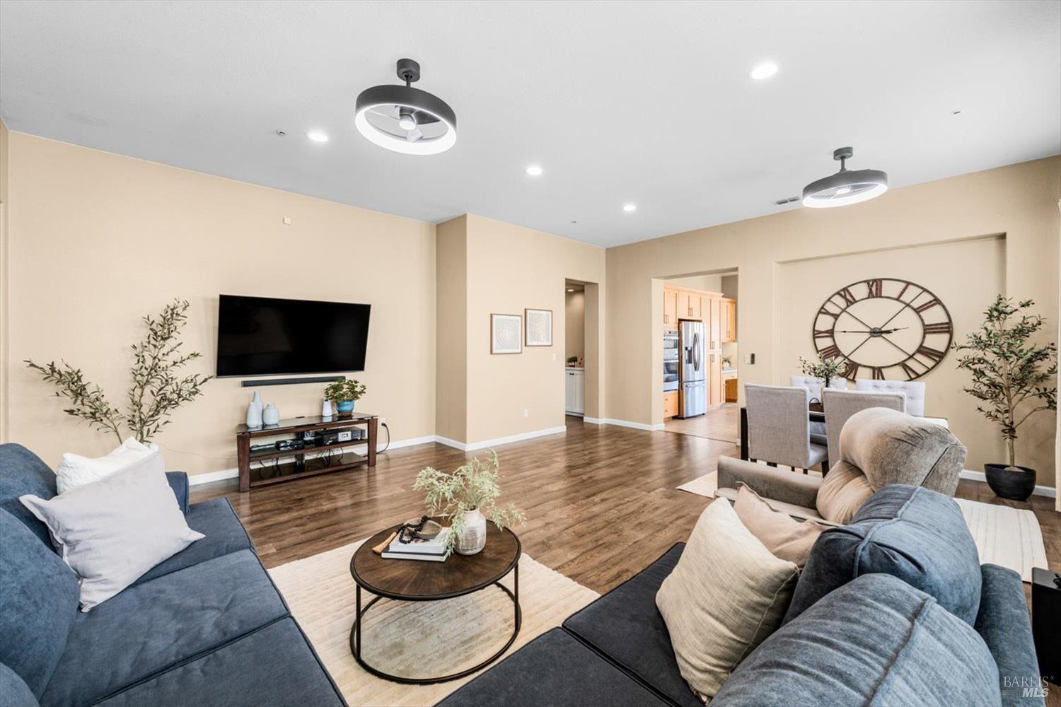 Detail Gallery Image 12 of 81 For 624 Emerald Hills Cir, Fairfield,  CA 94533 - 4 Beds | 3 Baths