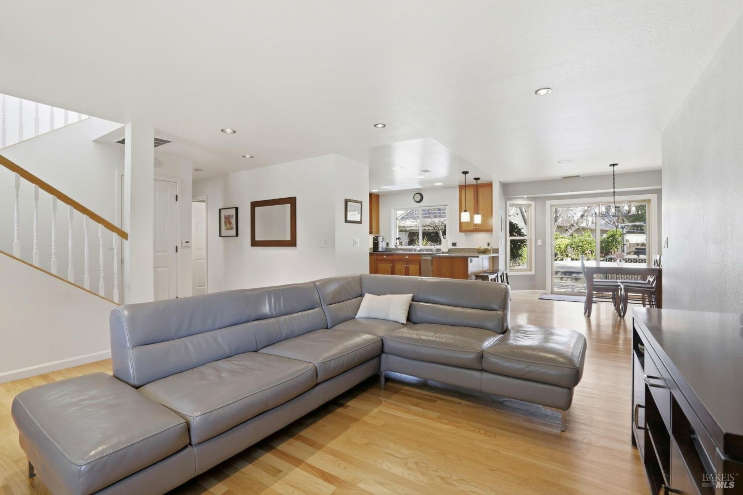 Detail Gallery Image 8 of 62 For 6 Gothic Dr, Novato,  CA 94947 - 4 Beds | 3/1 Baths