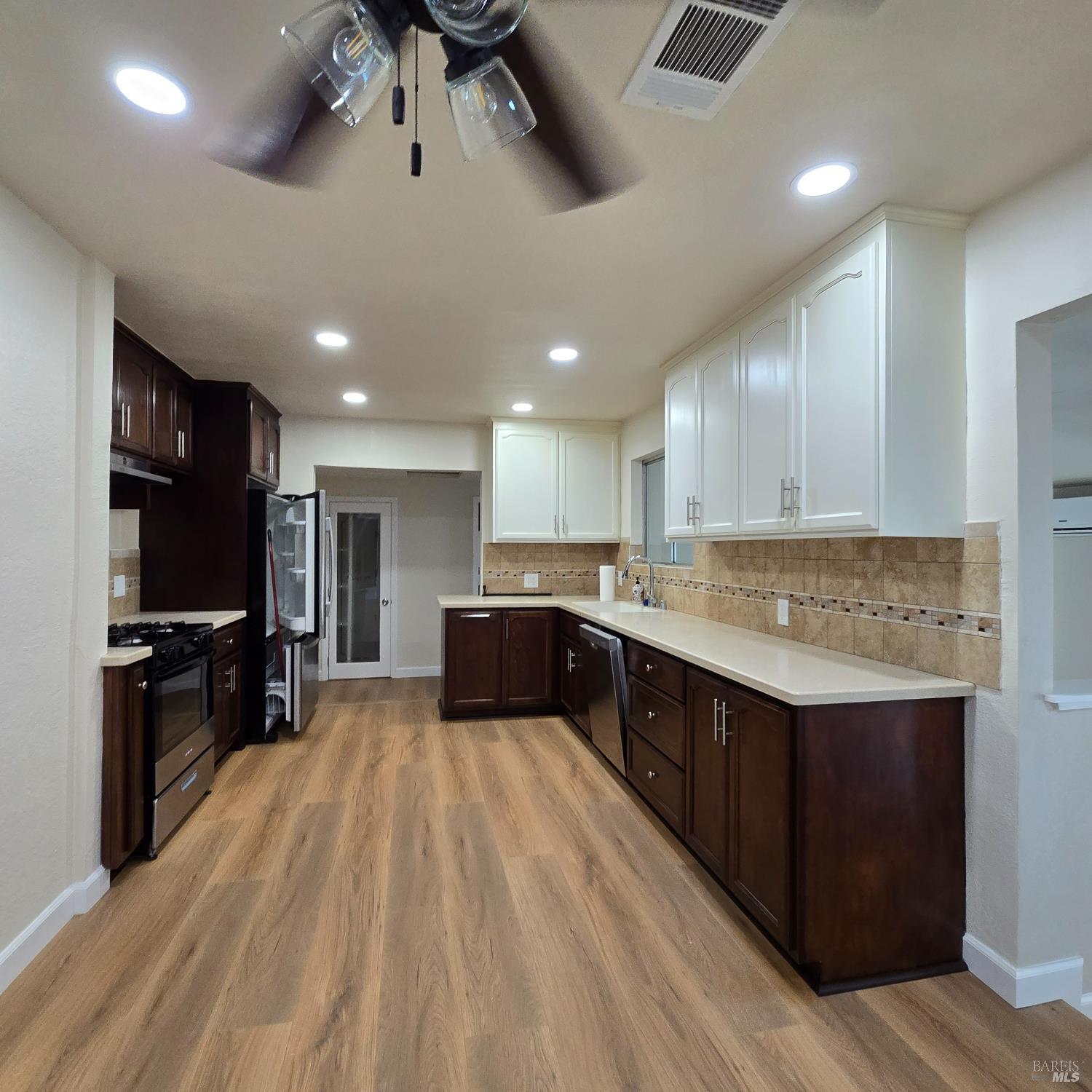 Detail Gallery Image 3 of 12 For 117 Cypress St, Vacaville,  CA 95688 - 3 Beds | 2 Baths