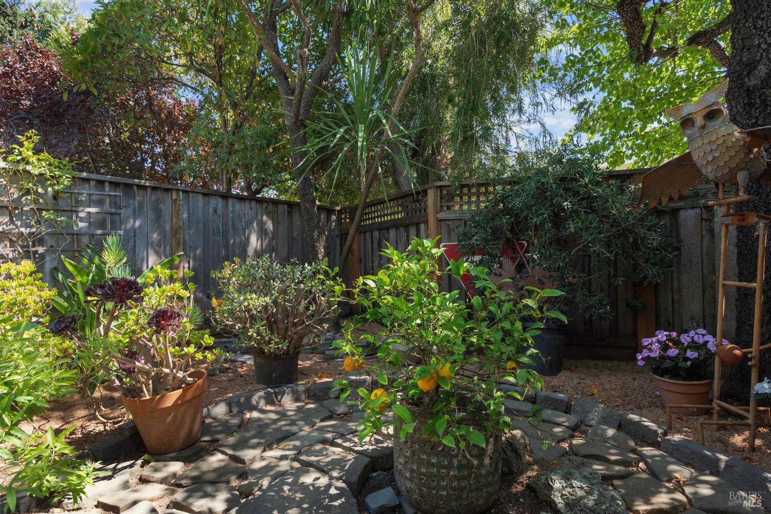 Detail Gallery Image 12 of 30 For 9 Porto Bello Dr, San Rafael,  CA 94901 - 2 Beds | 2/1 Baths