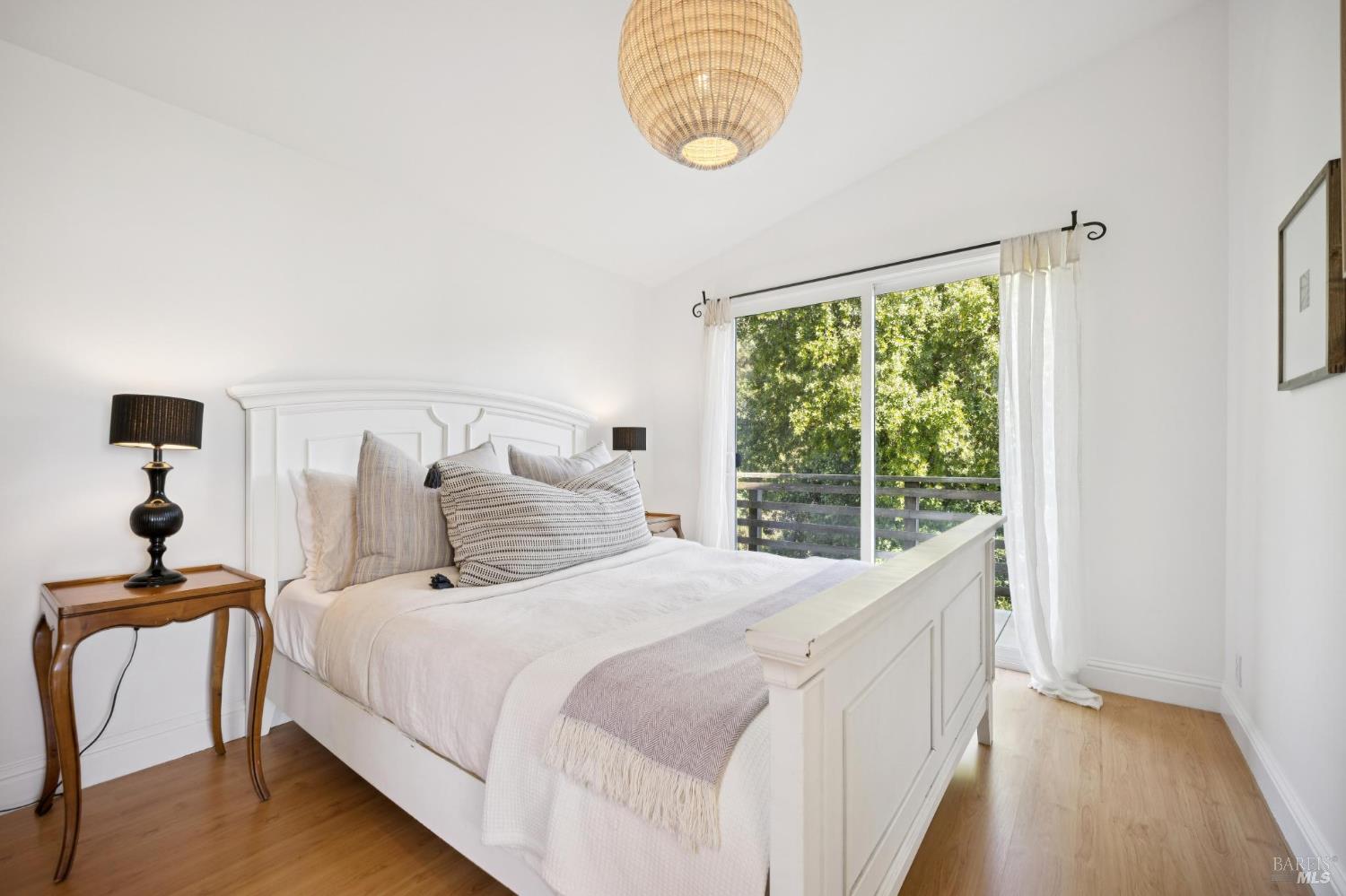 Detail Gallery Image 50 of 64 For 40 Laurel Ave, Stinson Beach,  CA 94970 - 4 Beds | 3 Baths