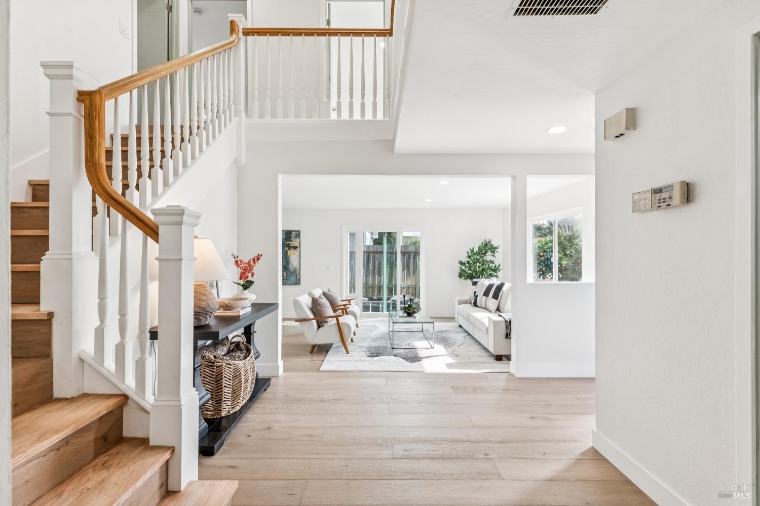 Detail Gallery Image 4 of 49 For 113 Greenridge Ct, Petaluma,  CA 94952 - 5 Beds | 3/1 Baths