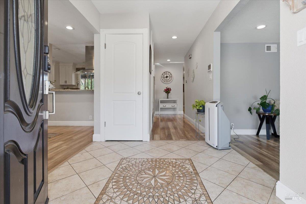 Detail Gallery Image 7 of 46 For 451 Alamo Dr, Vacaville,  CA 95688 - 4 Beds | 2 Baths