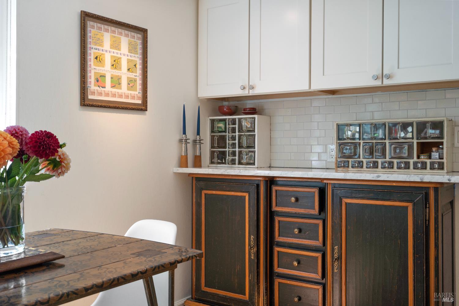 Detail Gallery Image 6 of 30 For 9 Porto Bello Dr, San Rafael,  CA 94901 - 2 Beds | 2/1 Baths