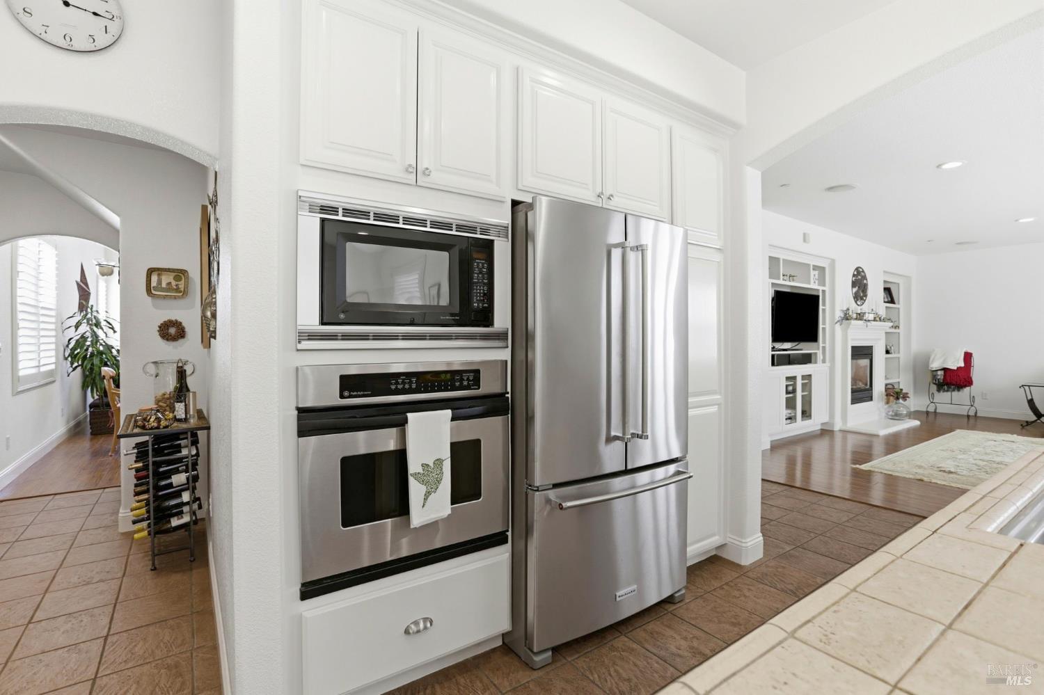 Detail Gallery Image 8 of 40 For 26 Waterbury Ln, Novato,  CA 94949 - 4 Beds | 2/1 Baths