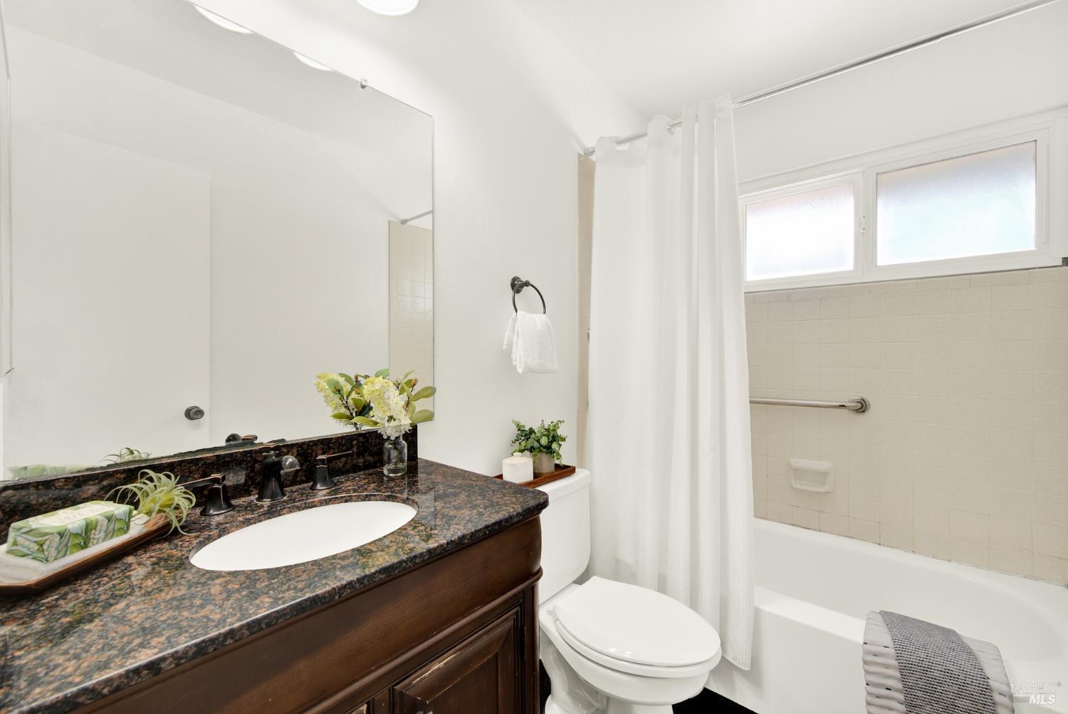 Detail Gallery Image 23 of 52 For 30 Belvedere Ct, Napa,  CA 94559 - 2 Beds | 1/1 Baths