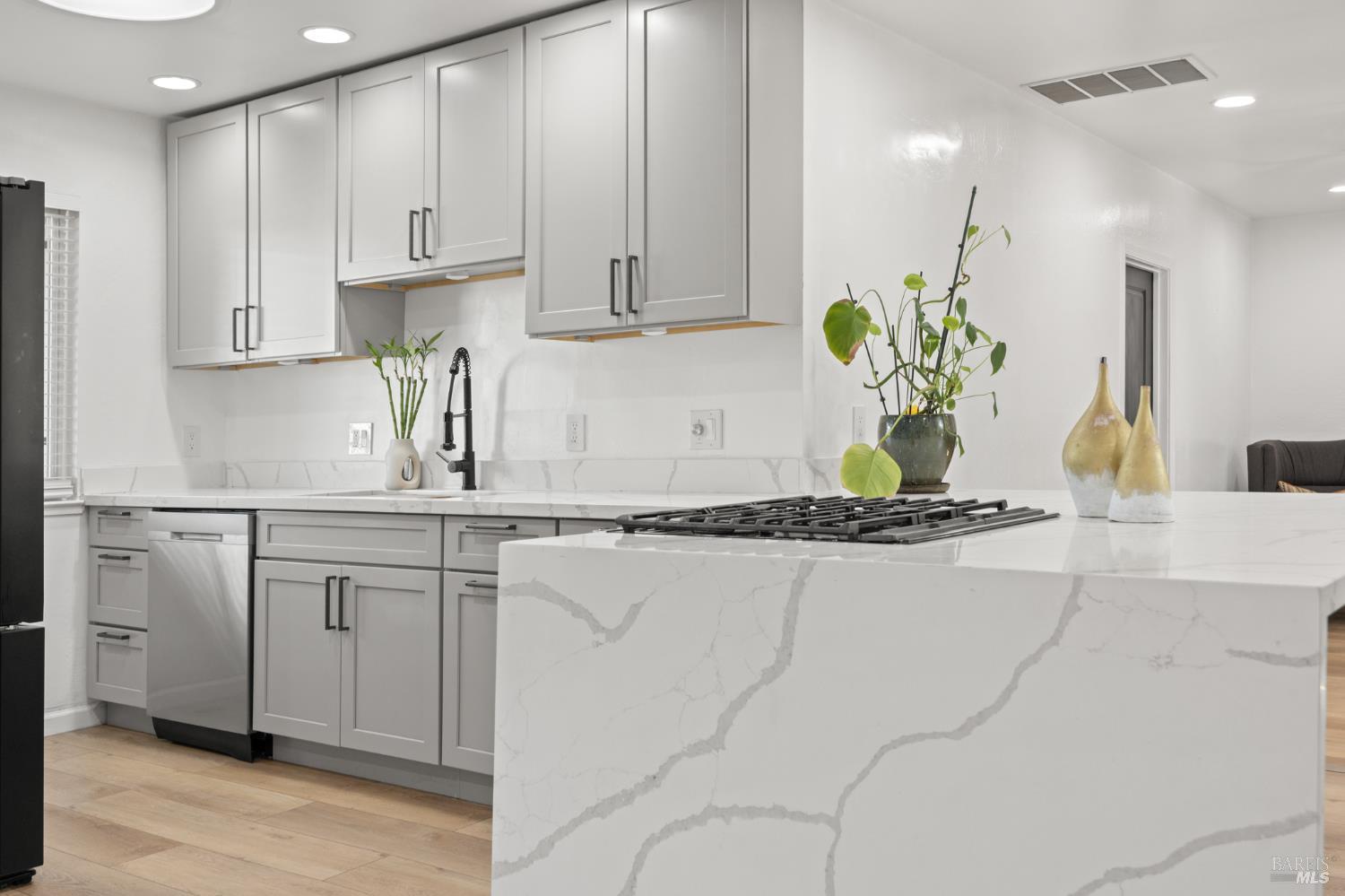 Detail Gallery Image 7 of 63 For 120 E Lake Dr, Antioch,  CA 94509 - 4 Beds | 2 Baths