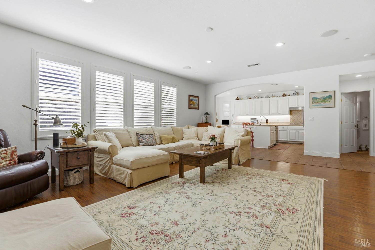 Detail Gallery Image 4 of 40 For 26 Waterbury Ln, Novato,  CA 94949 - 4 Beds | 2/1 Baths