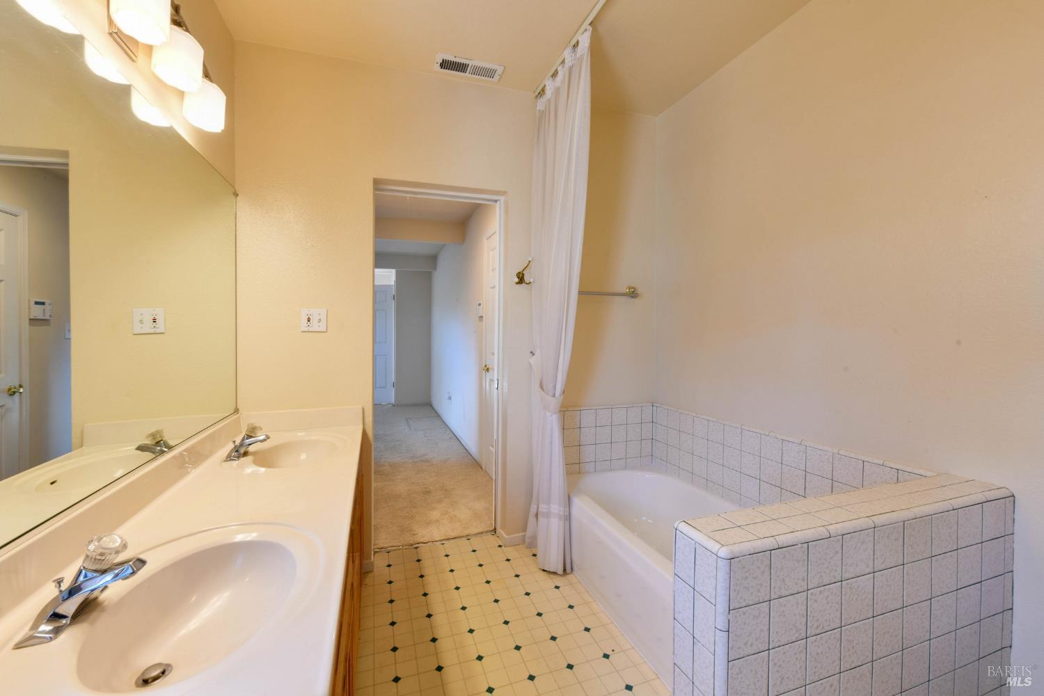 Detail Gallery Image 19 of 39 For 135 Fulton Pl, Windsor,  CA 95492 - 4 Beds | 3 Baths