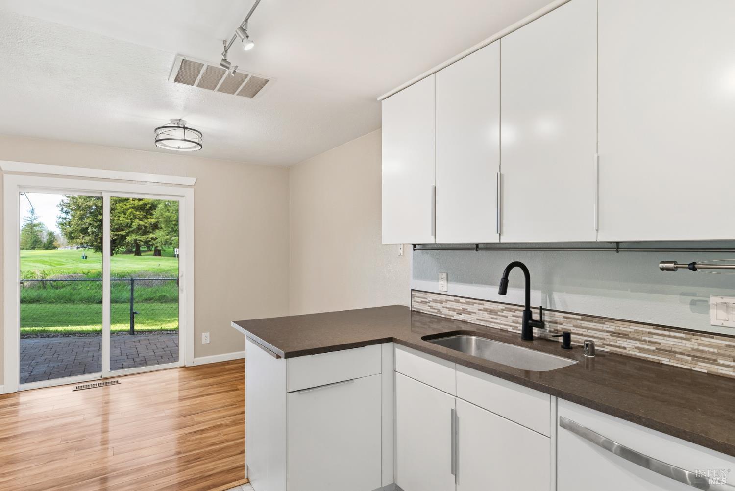 Detail Gallery Image 14 of 39 For 790 Hudis Dr, Rohnert Park,  CA 94928 - 2 Beds | 1/1 Baths