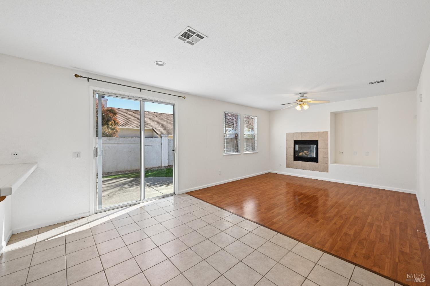 Detail Gallery Image 11 of 46 For 231 Roundhill Ct, Vacaville,  CA 95687 - 3 Beds | 2/1 Baths