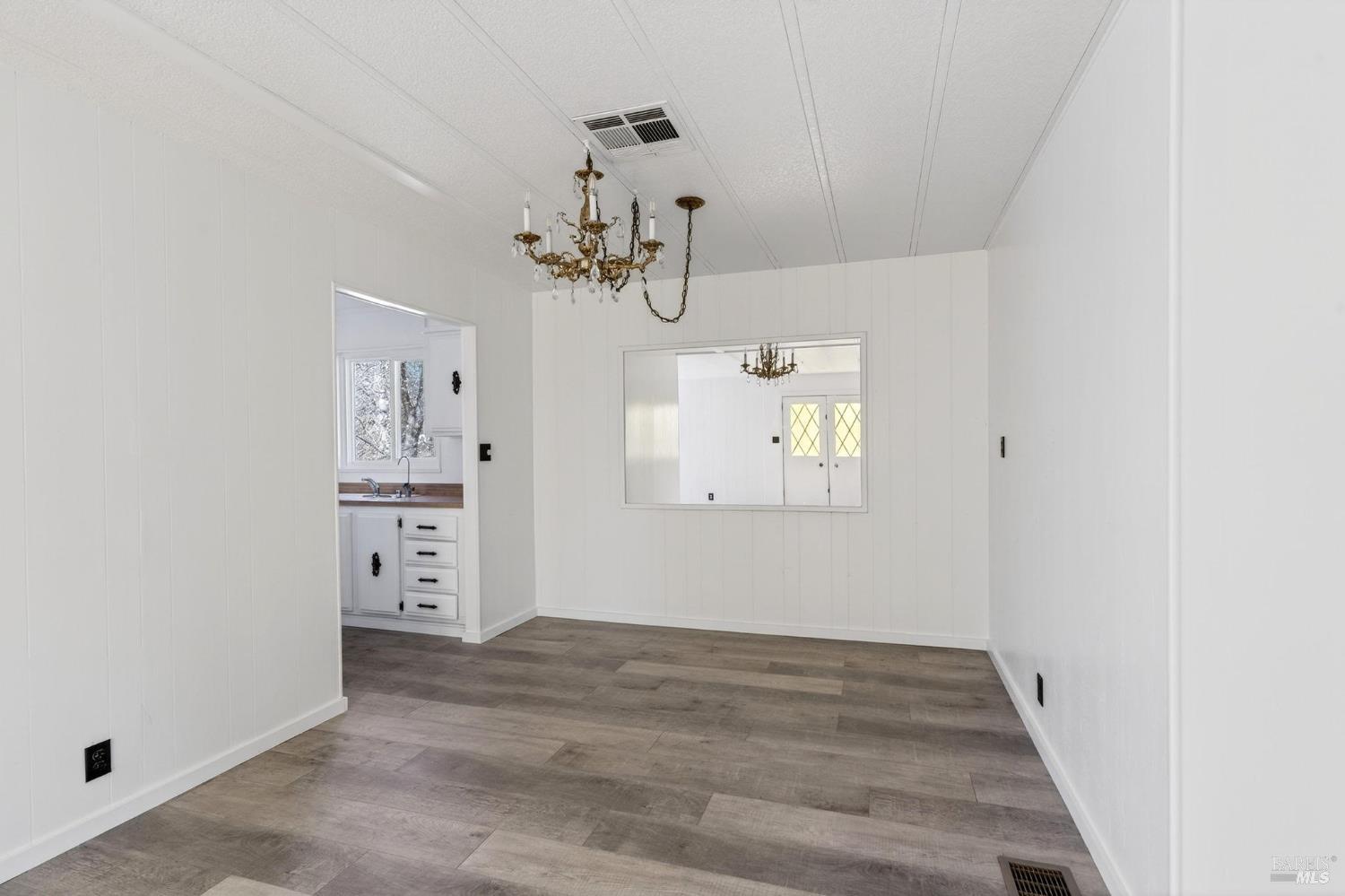 Detail Gallery Image 13 of 24 For 375 E Highway 20 Hwy 85, Upper Lake,  CA 95485 - 2 Beds | 2 Baths