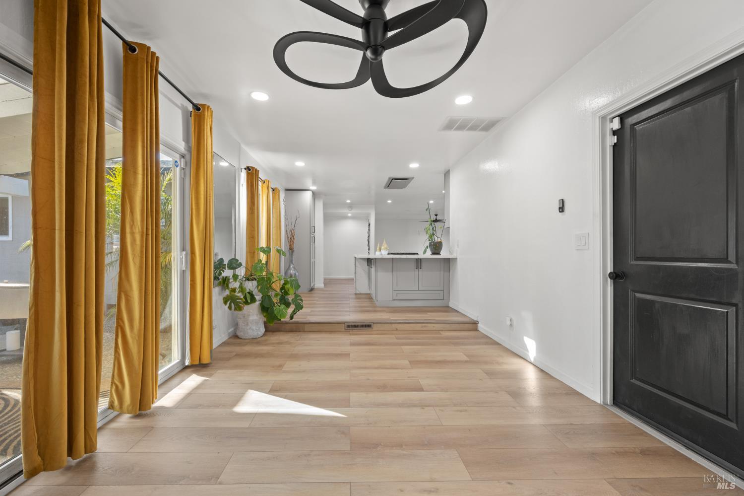 Detail Gallery Image 34 of 63 For 120 E Lake Dr, Antioch,  CA 94509 - 4 Beds | 2 Baths