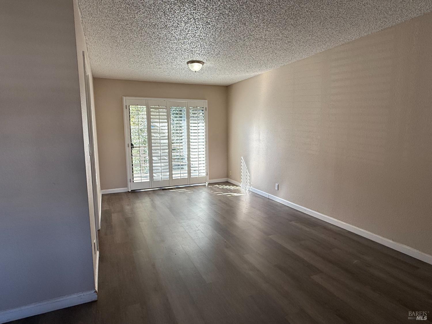 Detail Gallery Image 10 of 31 For 497 Americano Way, Fairfield,  CA 94533 - 4 Beds | 2/1 Baths