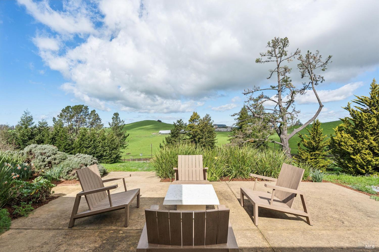 Detail Gallery Image 13 of 92 For 5855 Bodega Ave, Petaluma,  CA 94952 - 3 Beds | 2/1 Baths