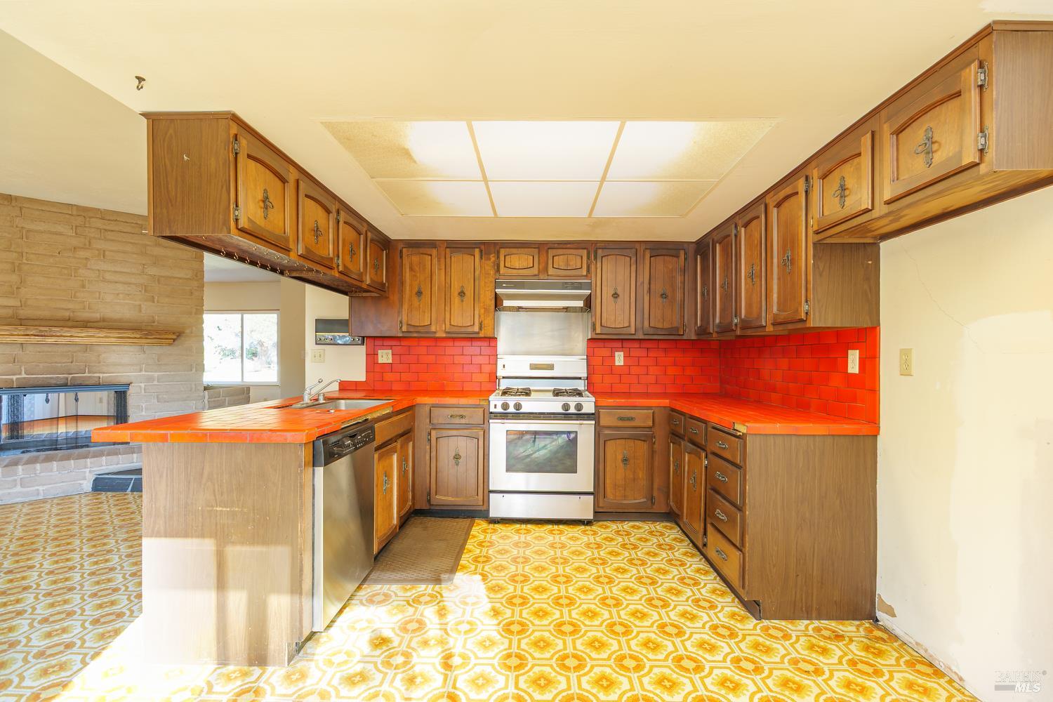 Detail Gallery Image 5 of 39 For 19360 Linden St, Sonoma,  CA 95476 - 3 Beds | 2 Baths