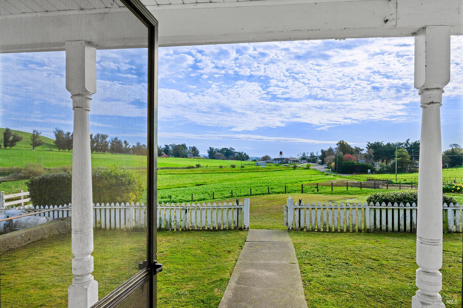 Detail Gallery Image 2 of 45 For 14550 Valley Ford Estero Rd, Valley Ford,  CA 94972 - 4 Beds | 1 Baths