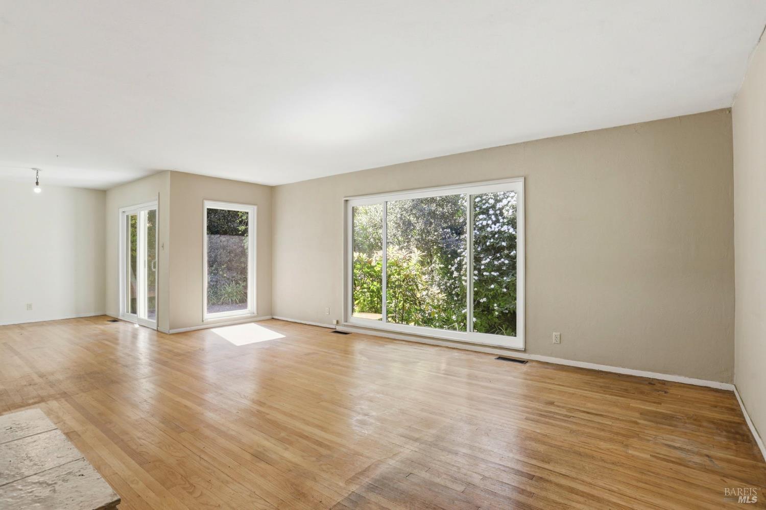 Detail Gallery Image 7 of 40 For 15 Alameda De La Loma Unkn, Novato,  CA 94949 - 3 Beds | 2/1 Baths