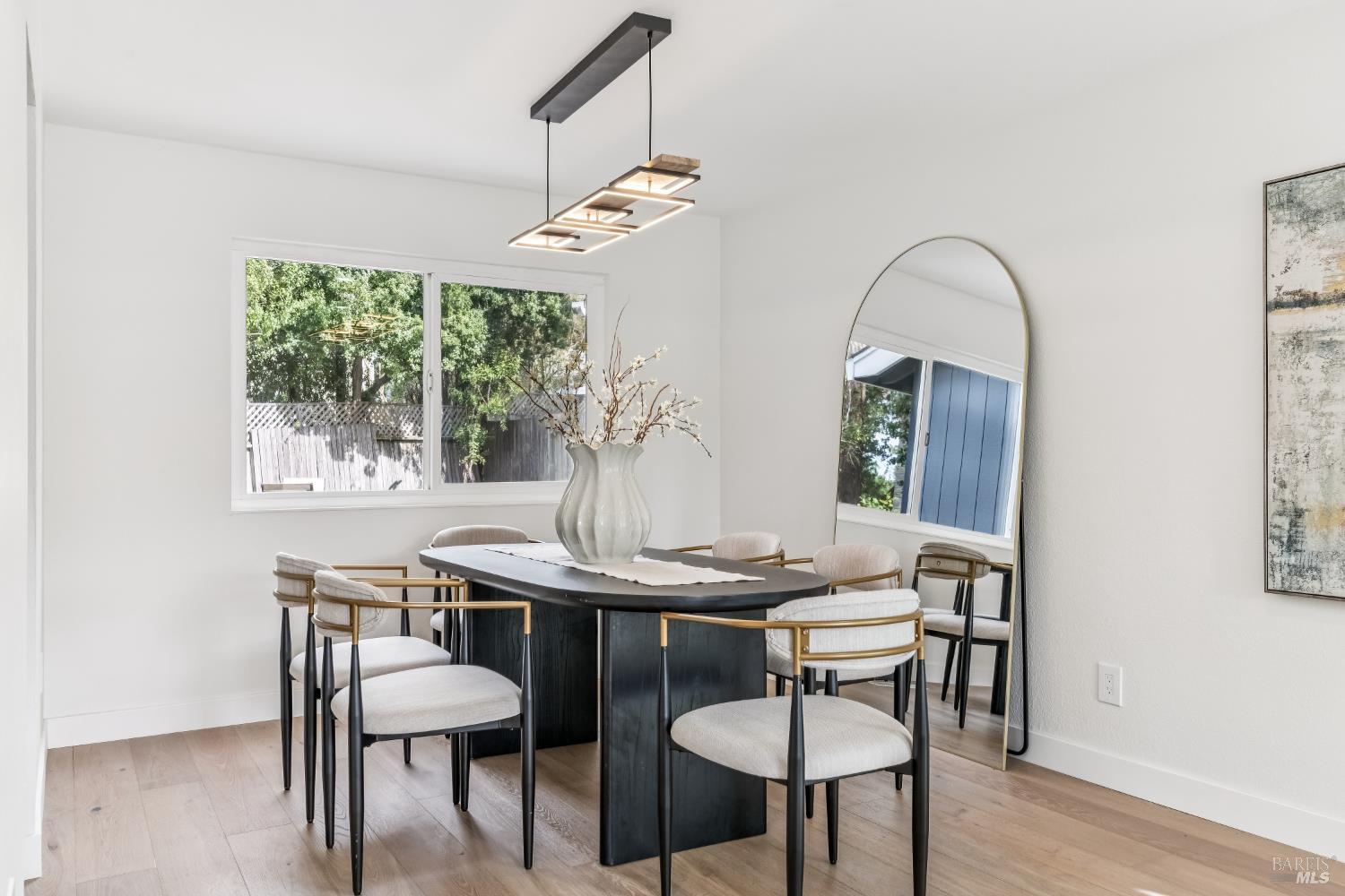 Detail Gallery Image 9 of 49 For 113 Greenridge Ct, Petaluma,  CA 94952 - 5 Beds | 3/1 Baths