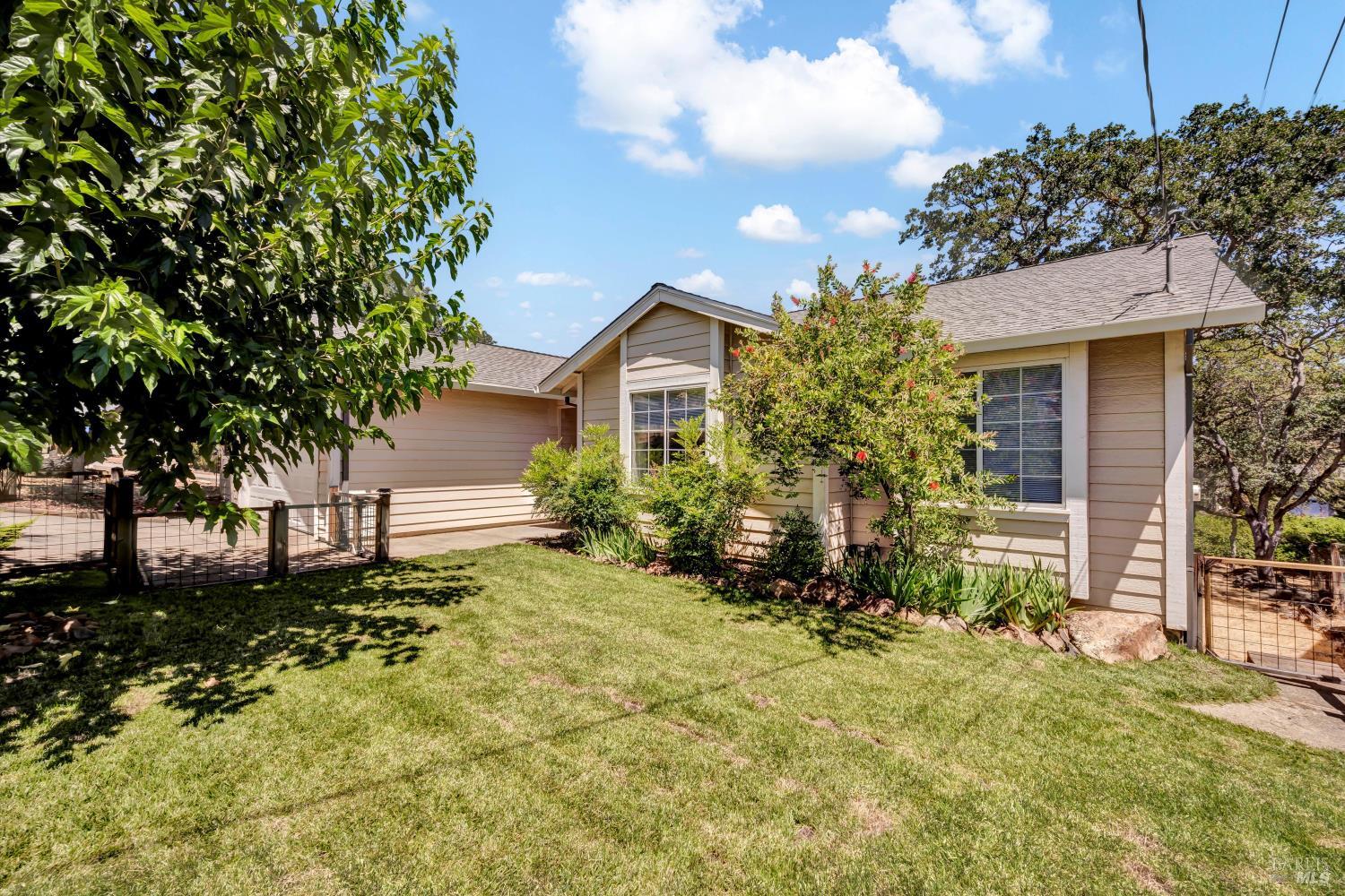 Detail Gallery Image 3 of 30 For 18278 N Shore Dr, Hidden Valley Lake,  CA 95467 - 3 Beds | 2 Baths