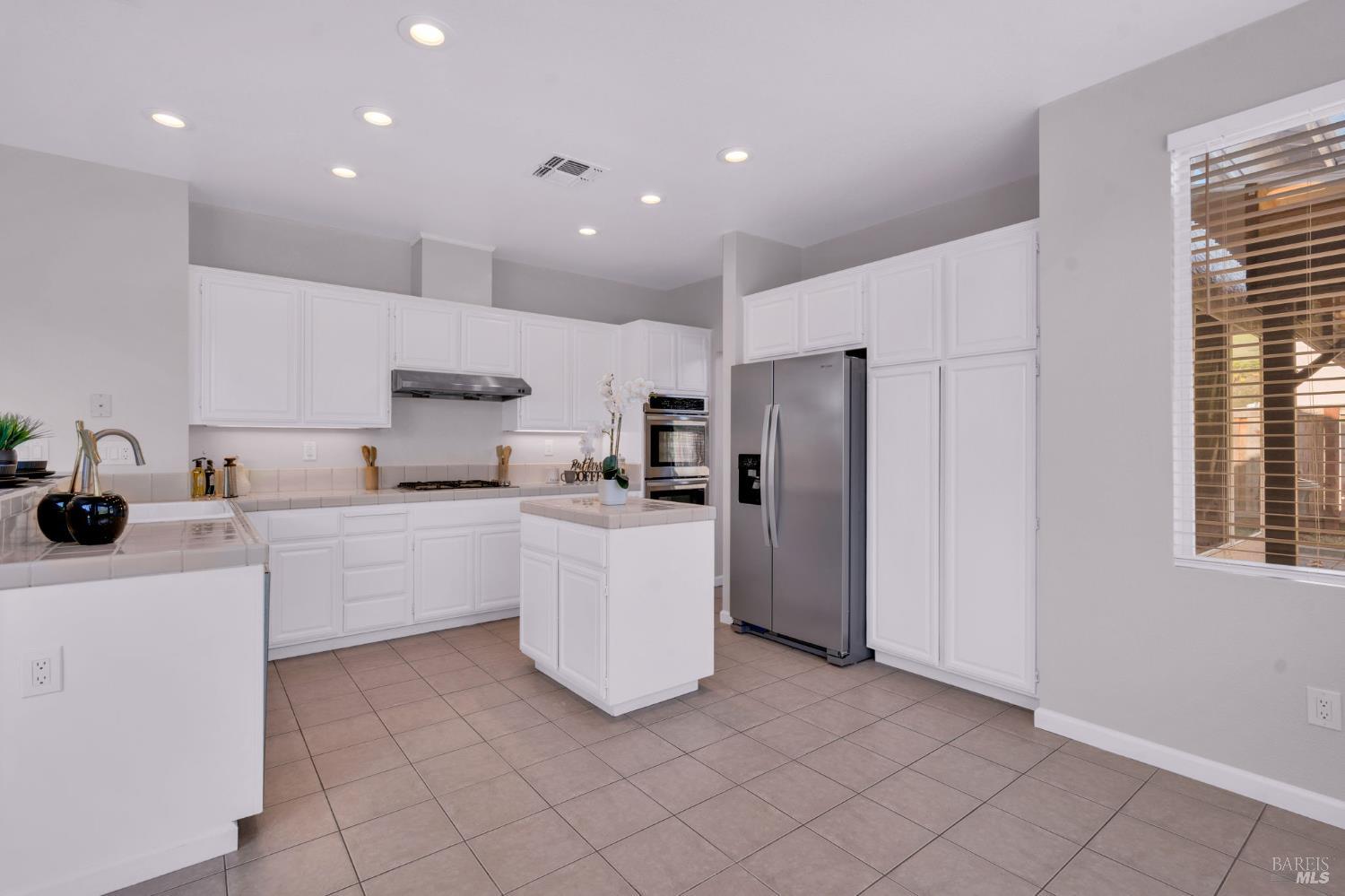 Detail Gallery Image 24 of 61 For 1014 Sandhurst Dr, Vallejo,  CA 94591 - 4 Beds | 3 Baths