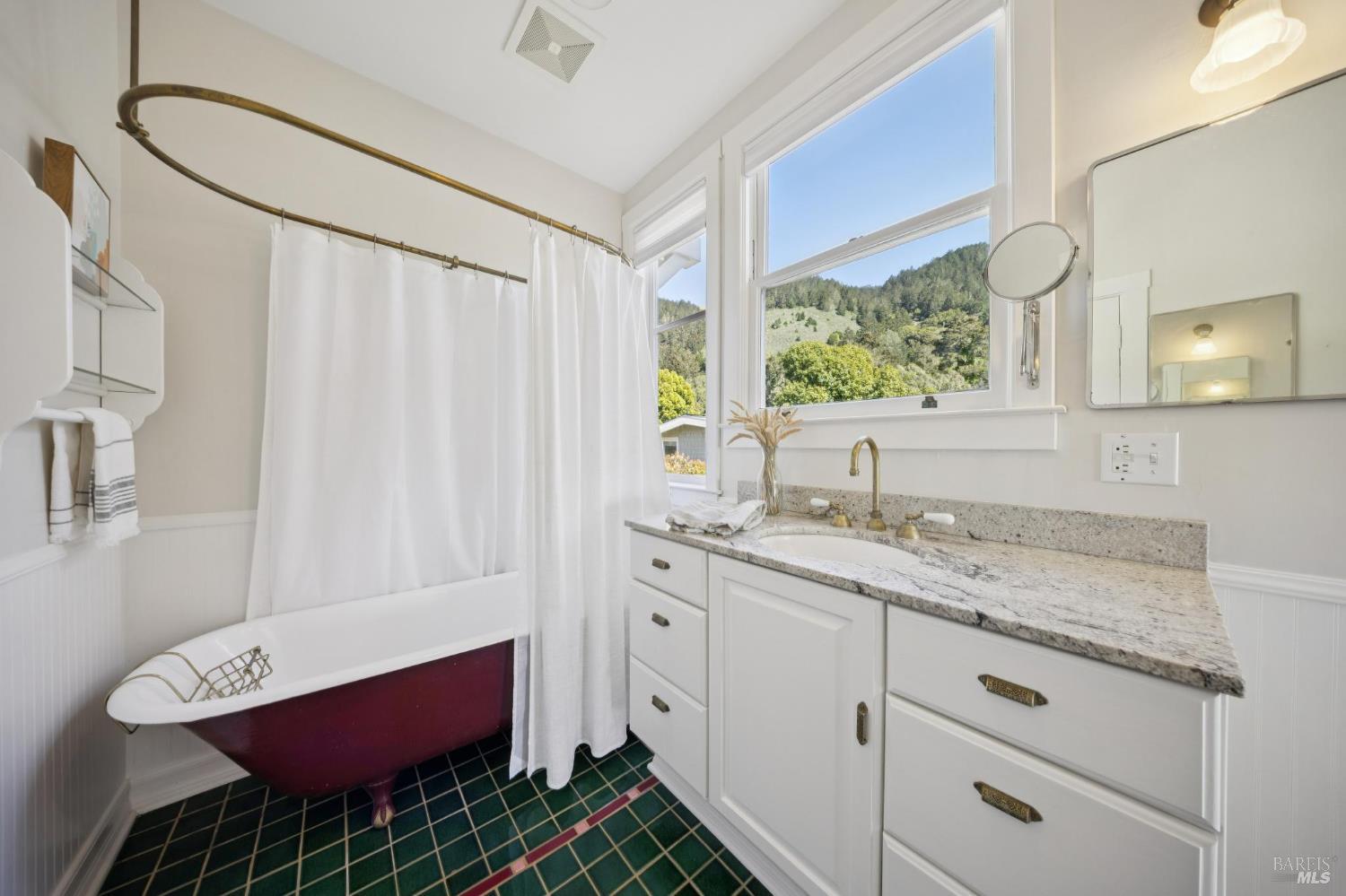 Detail Gallery Image 20 of 64 For 40 Laurel Ave, Stinson Beach,  CA 94970 - 4 Beds | 3 Baths