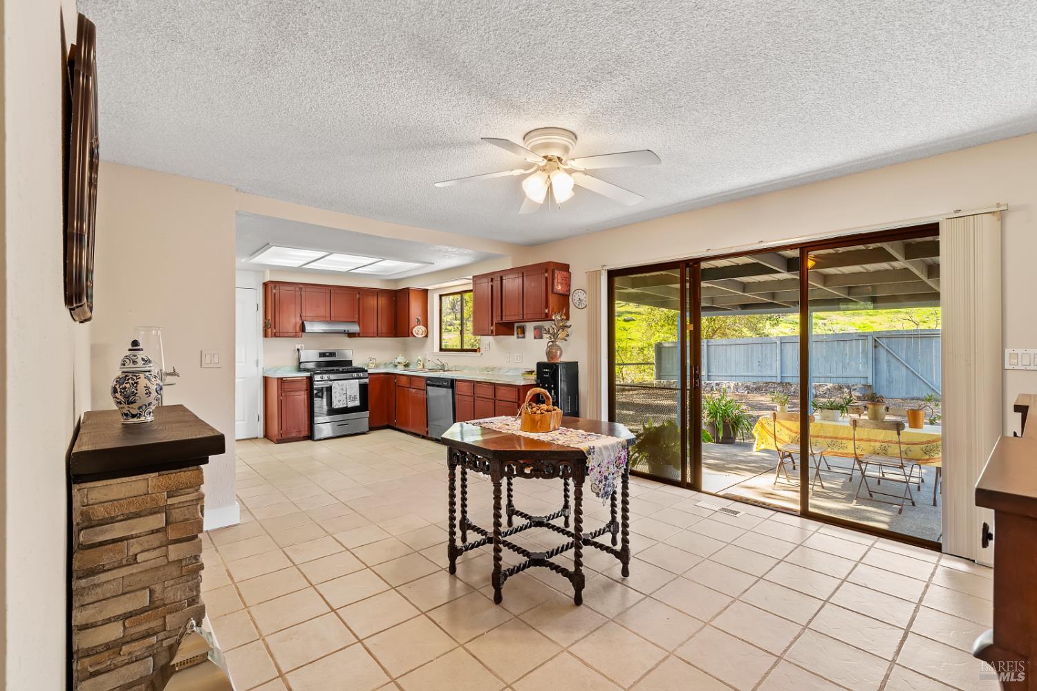 Detail Gallery Image 17 of 42 For 807 Deer Park Rd, Saint Helena,  CA 94574 - 3 Beds | 2 Baths